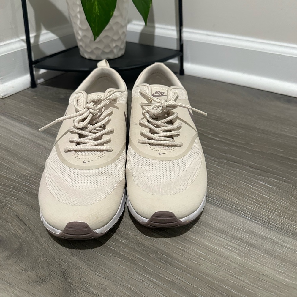 Nike Women's Air Max Thea Oatmeal/Sail-White
